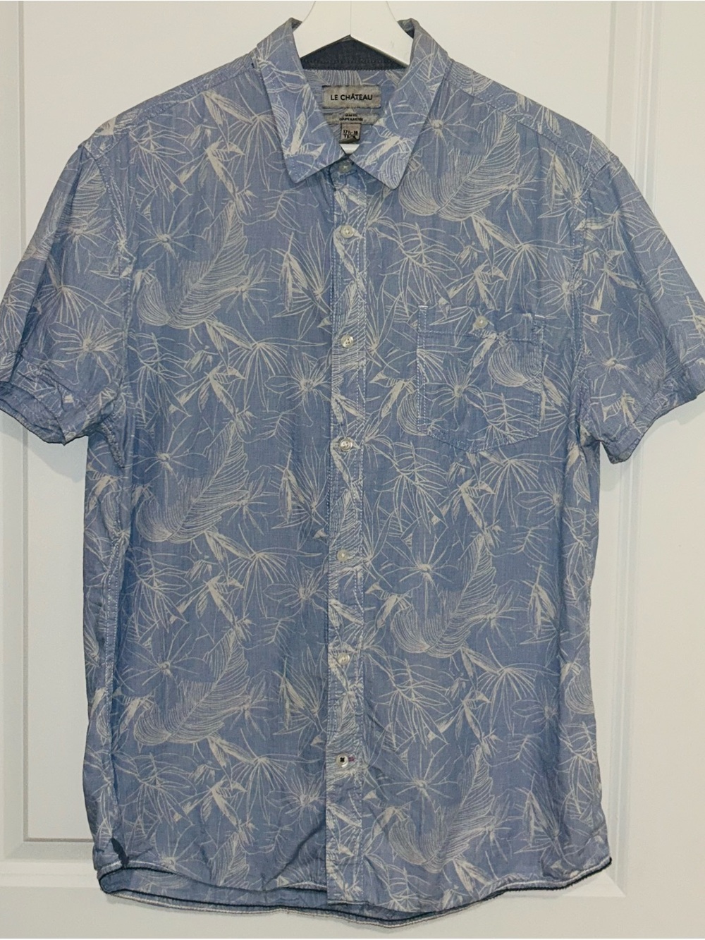 Le Chateau Men’s Button Down Shirt Short Sleeve Slim Fit Blue Floral AOP 17-18